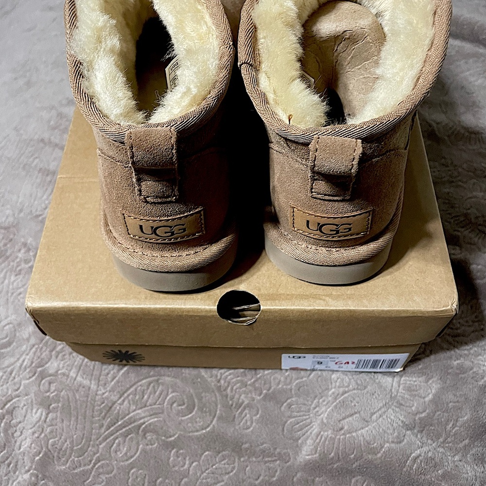 Ugg Women’s Classic Mini II